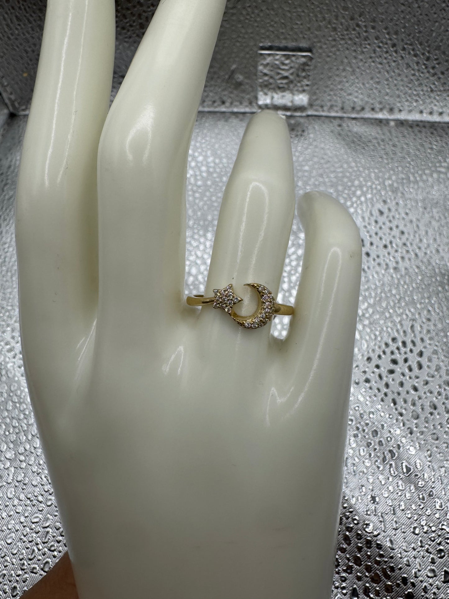 10k moon & star ring
