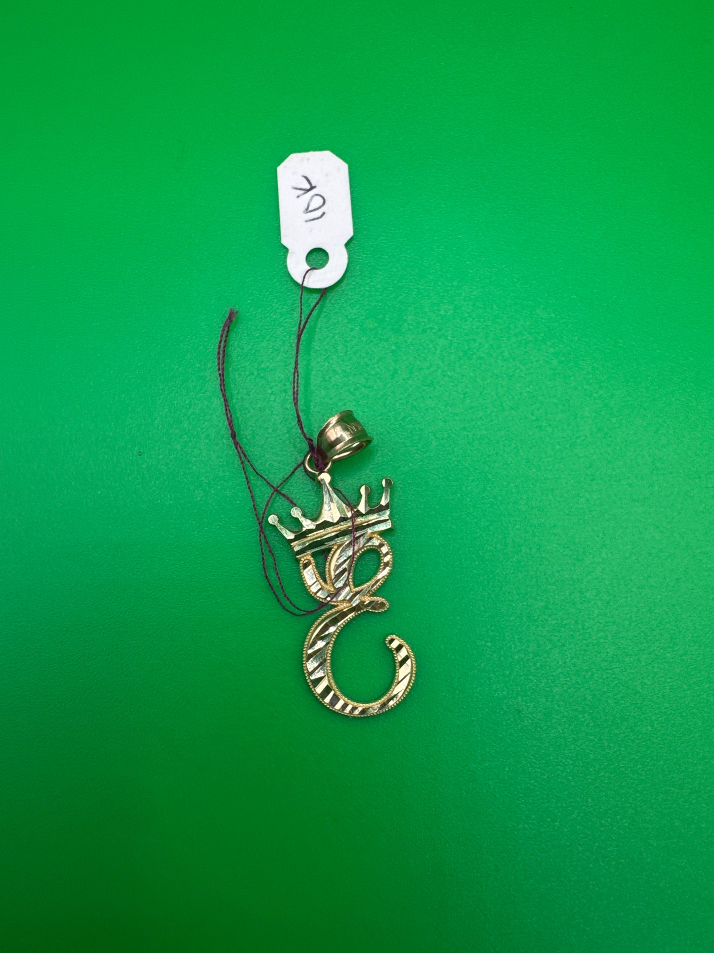 10 K letter E pendant