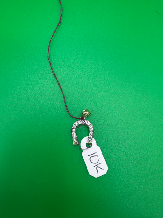 10 K horseshoe pendant